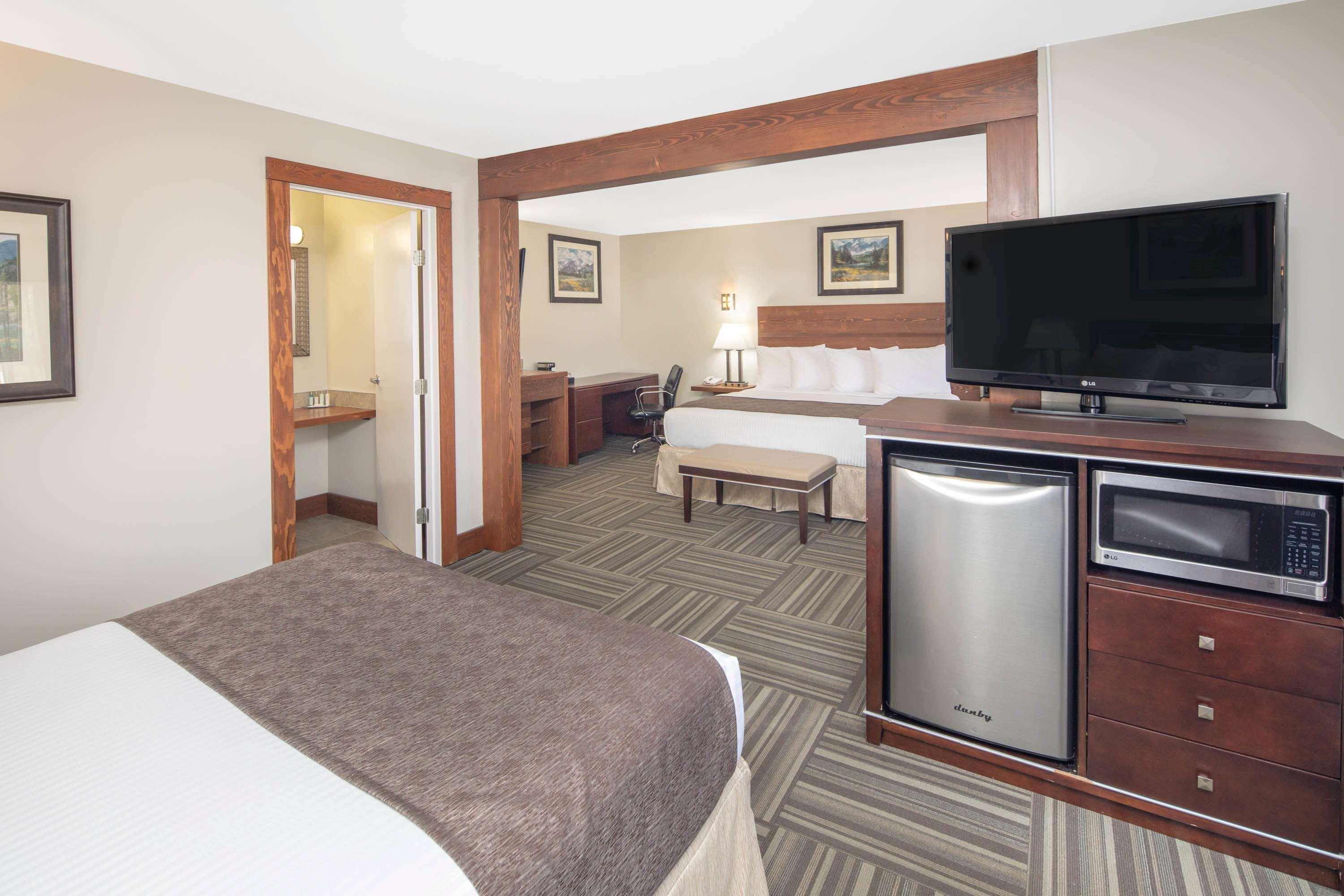 Travelodge By Wyndham Golden Sportsman Lodge Exterior foto