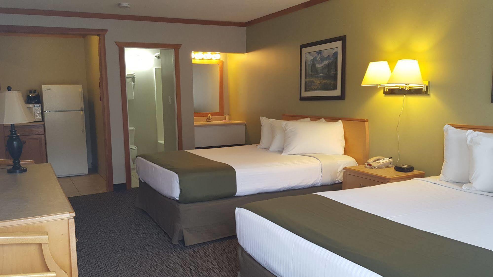 Travelodge By Wyndham Golden Sportsman Lodge Exterior foto