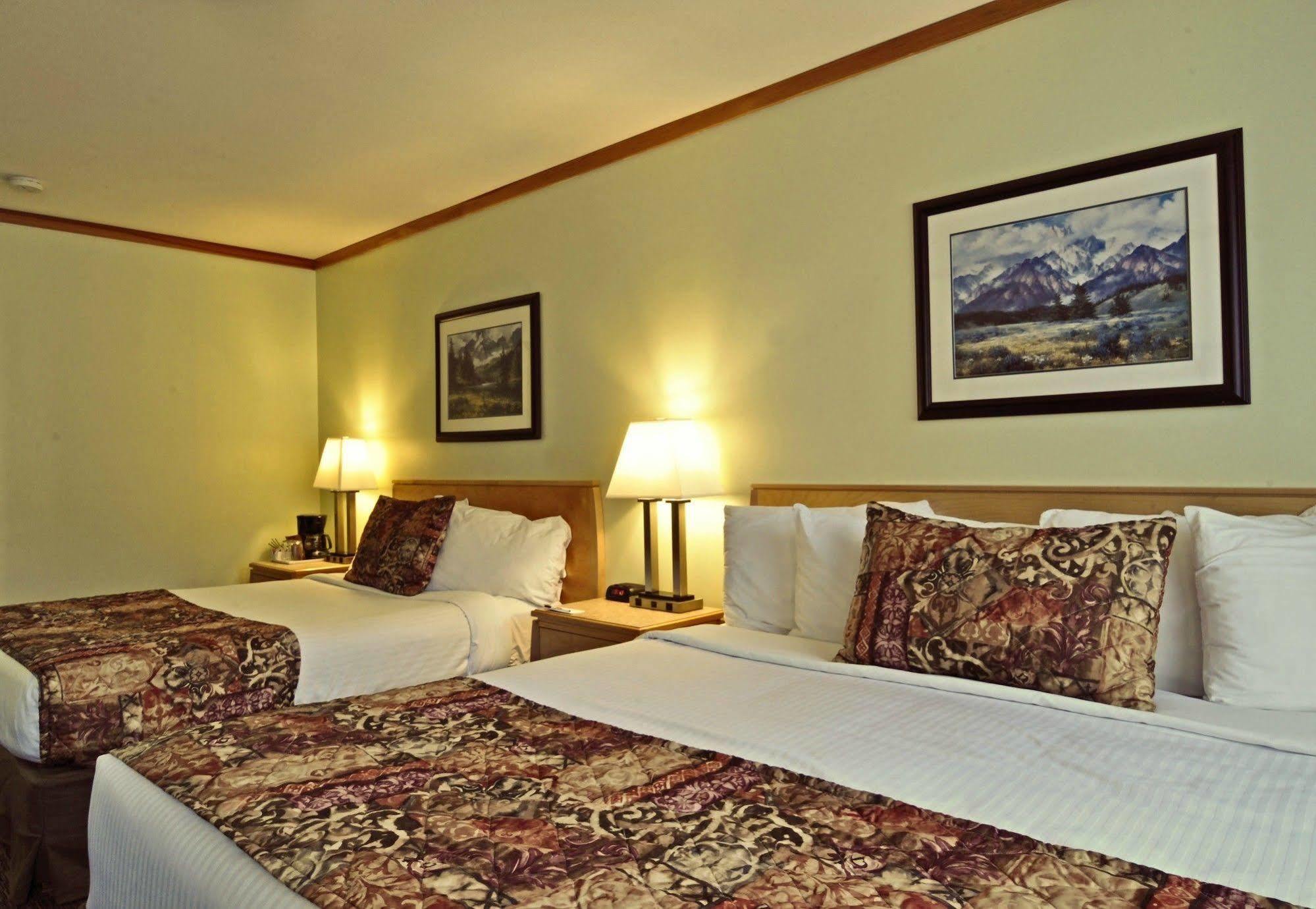 Travelodge By Wyndham Golden Sportsman Lodge Exterior foto